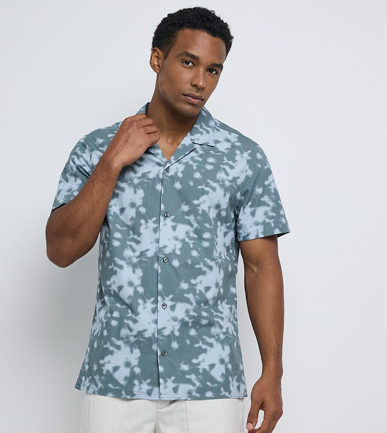 חולצה מכופתרת