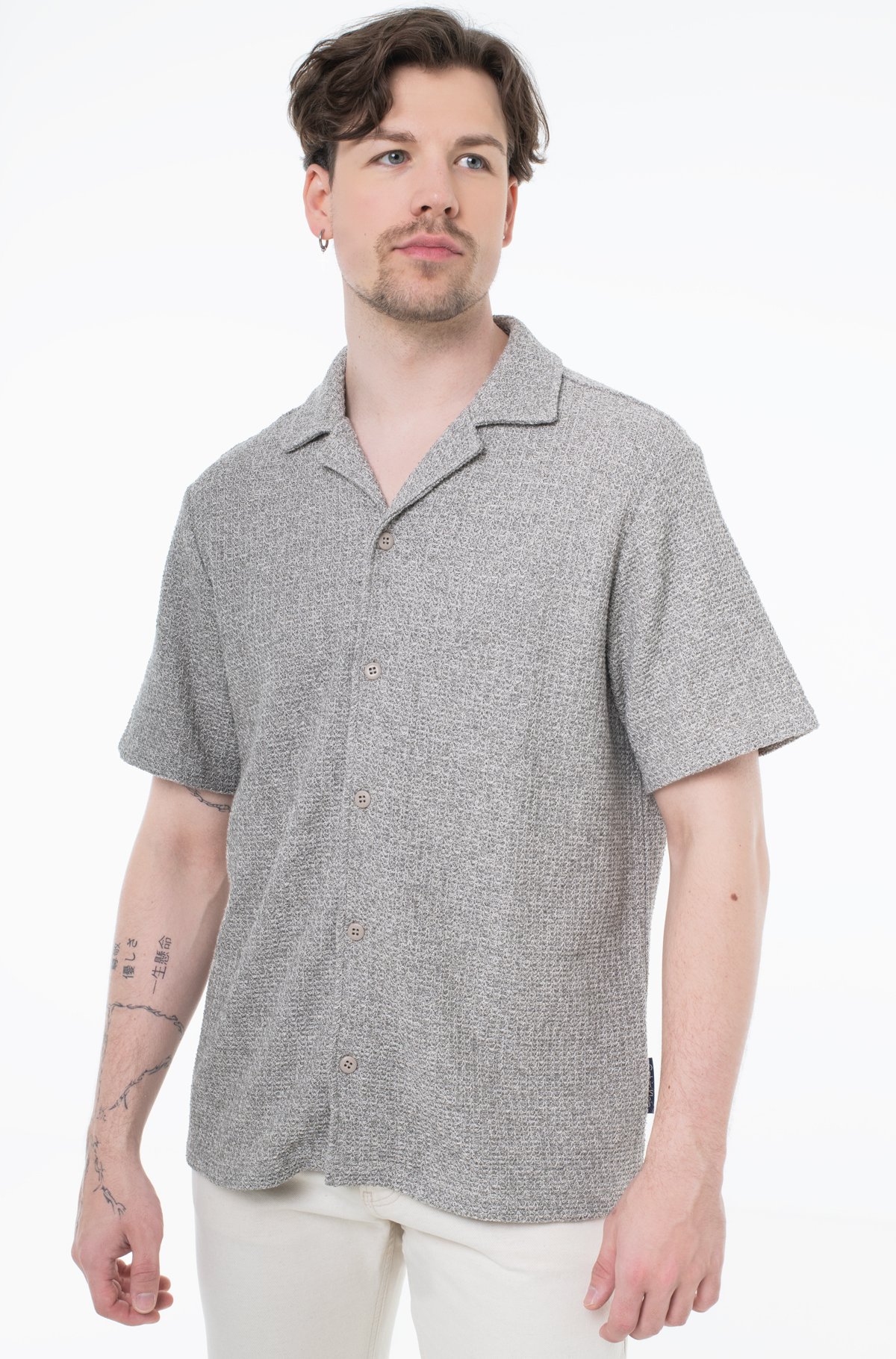 חולצה מכופתרת