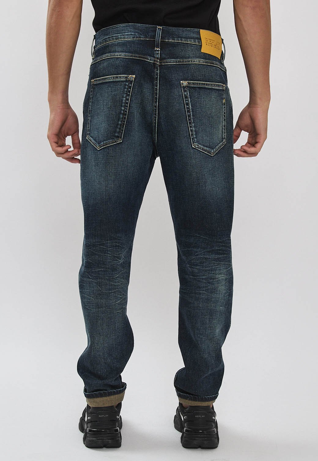 ג׳ינס בגזרה ישרה – תמונה 2