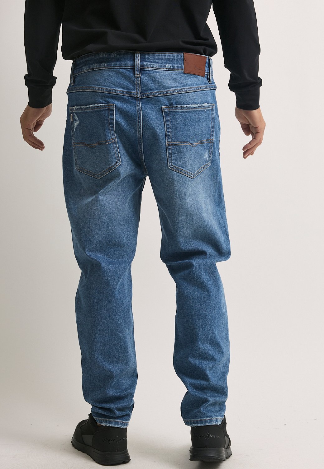 ג'ינס טאפר סלים עם קרעים – תמונה 7