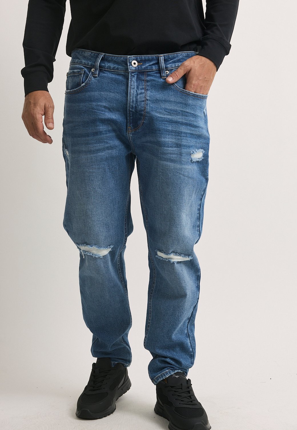 ג'ינס טאפר סלים עם קרעים