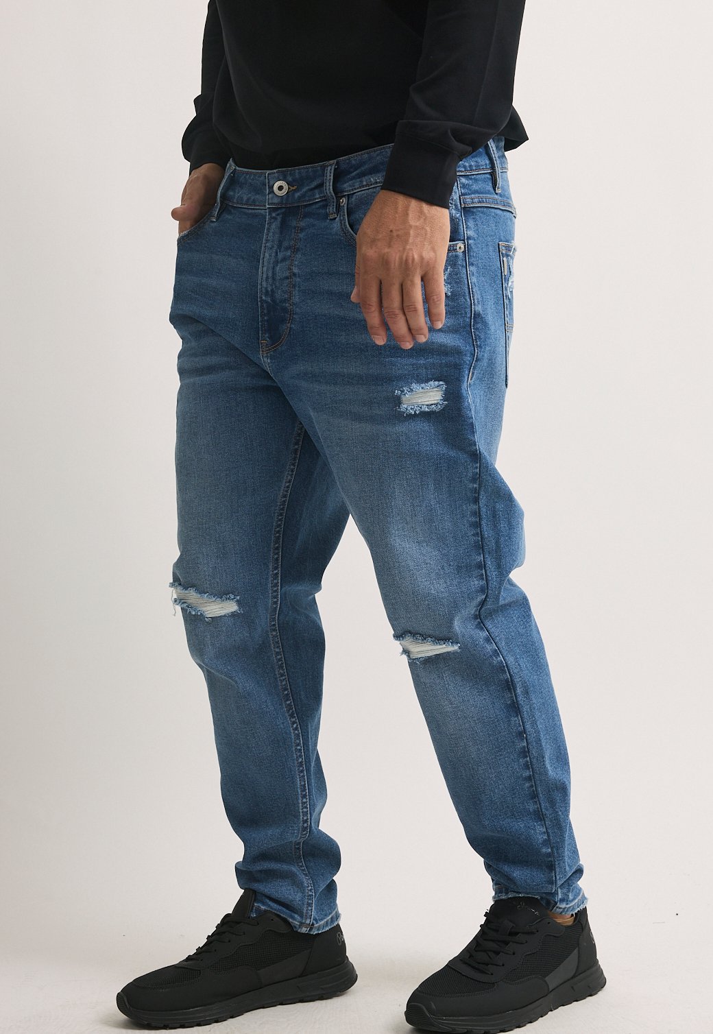 ג'ינס טאפר סלים עם קרעים – תמונה 6