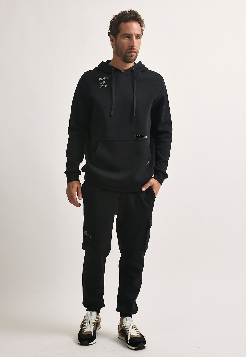 חליפה קפוצ’ון ומכנס