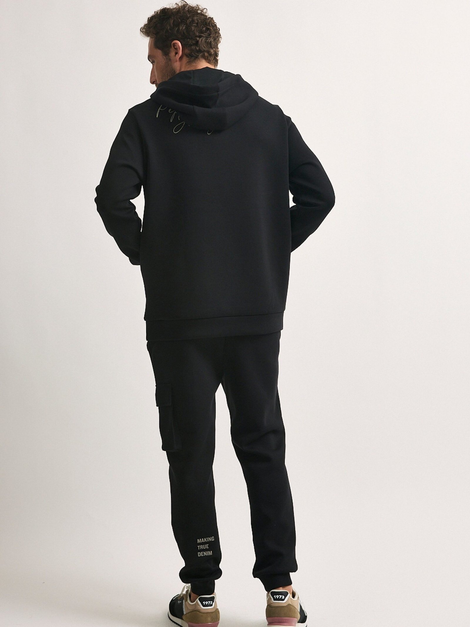 חליפה קפוצ’ון ומכנס – תמונה 2