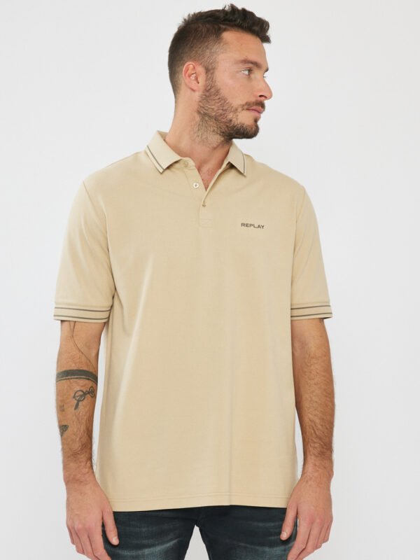 חולצת פולו קצרה