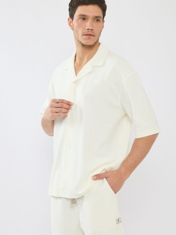 חולצה מכופתרת